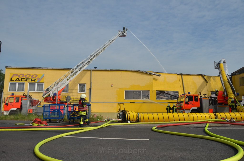 Grossfeuer Poco Lager Koeln Porz Gremberghoven Hansestr P825.jpg - Miklos Laubert